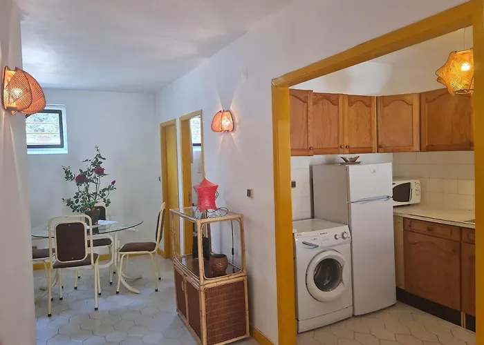 2br By Homeystay Apartament *