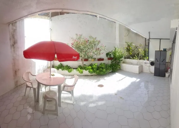 2br By Homeystay Apartament *